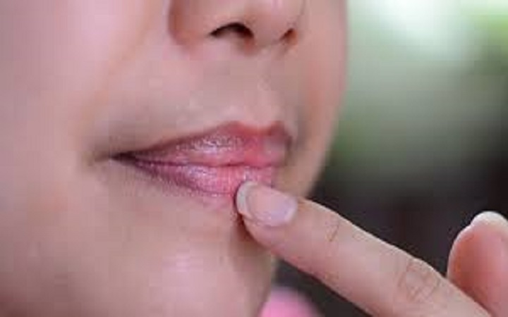 ঠোঁটের ট্যান দূর করতে পারেন যেভাবে